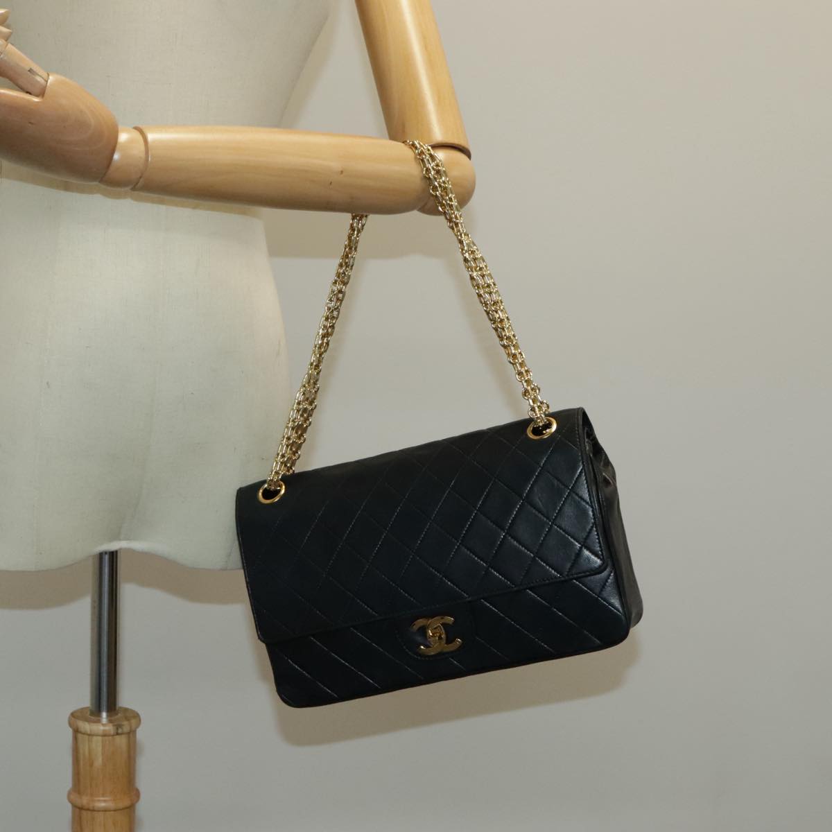 CHANEL Matelasse Chain Hand Bag Lamb Skin Vintage Black Gold CC Auth yk15613A