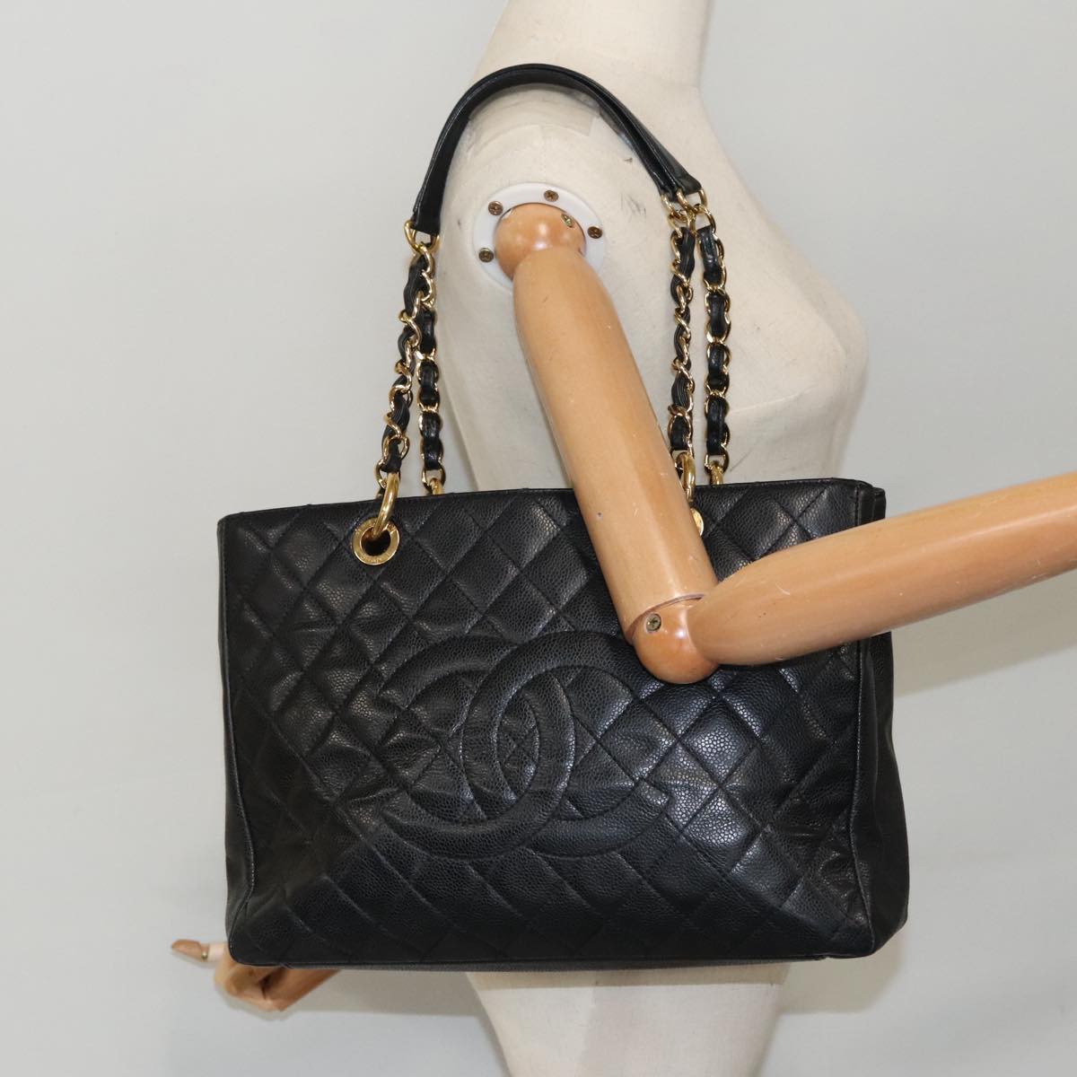 CHANEL Matelasse Chain Tote Bag Caviar Skin GST Black CC Auth yk15656A