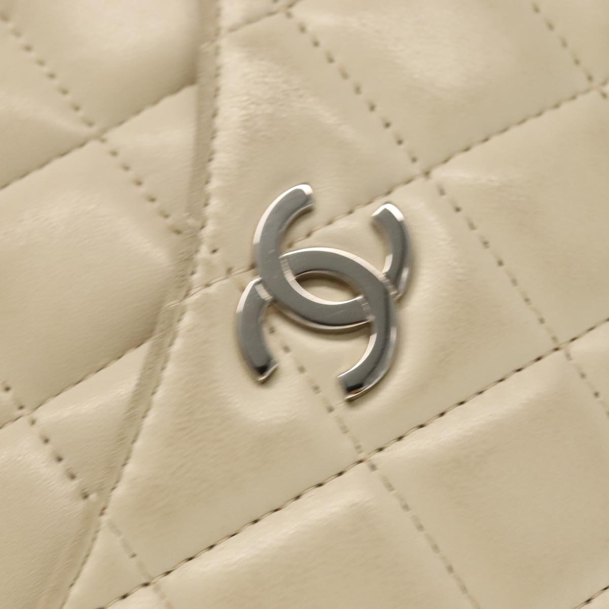 CHANEL Matelasse Chain Hand Bag Lamb Skin White Silver CC Auth yk15902