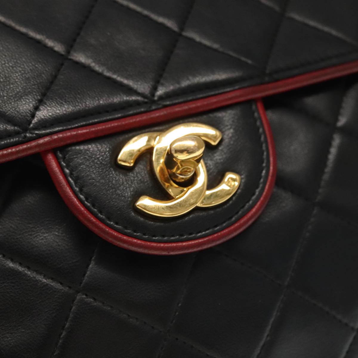 CHANEL Matelasse Turn Lock Chain Bag Lamb Skin Black Gold CC Auth yk15912A