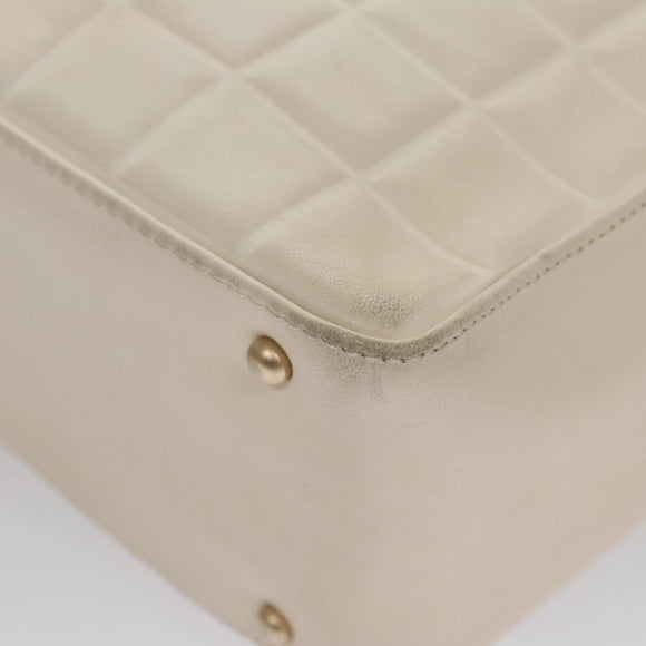 CHANEL Choco Bar Shoulder Bag Leather White CC Auth yk17128