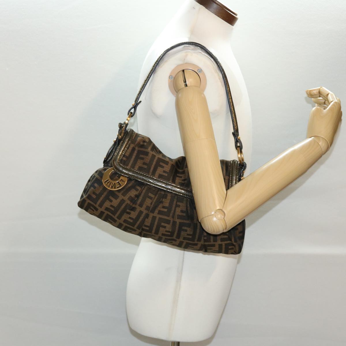 FENDI Zucca Canvas Shoulder Bag Black Brown 2415-8BR445-RVC-059 Auth yk6746B