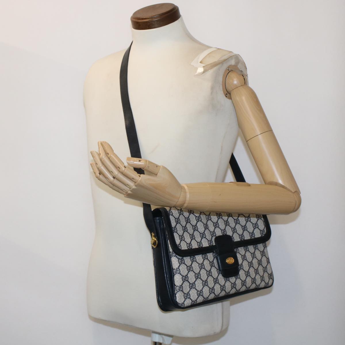 GUCCI GG Canvas Shoulder Bag PVC Leather Navy Auth yk7925