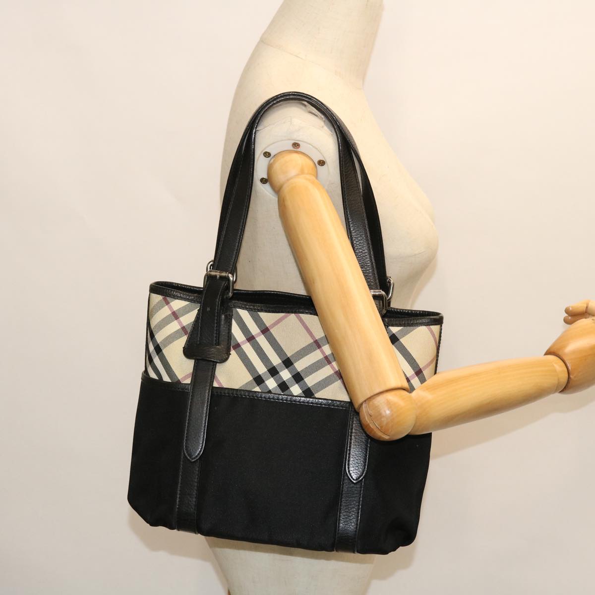 BURBERRY Nova Check Tote Bag Nylon Beige Black Auth yk8426