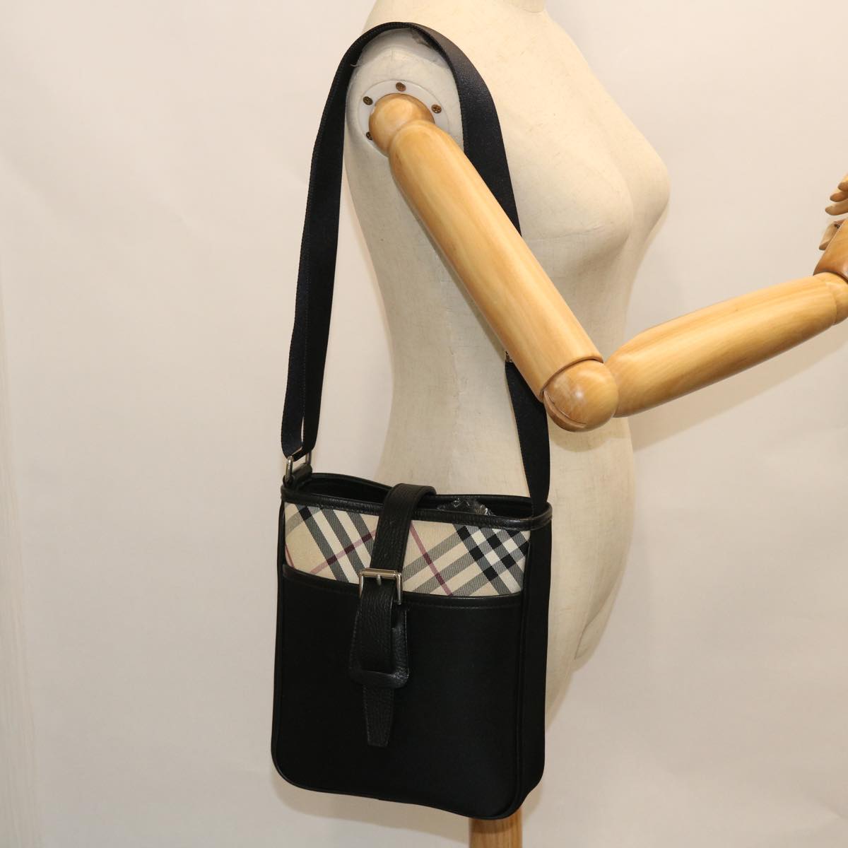 BURBERRY Nova Check Shoulder Bag Nylon Black Beige Auth yk8450