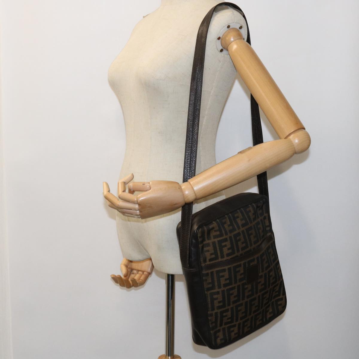 FENDI Zucca Canvas Shoulder Bag Vintage Brown Auth yk8520