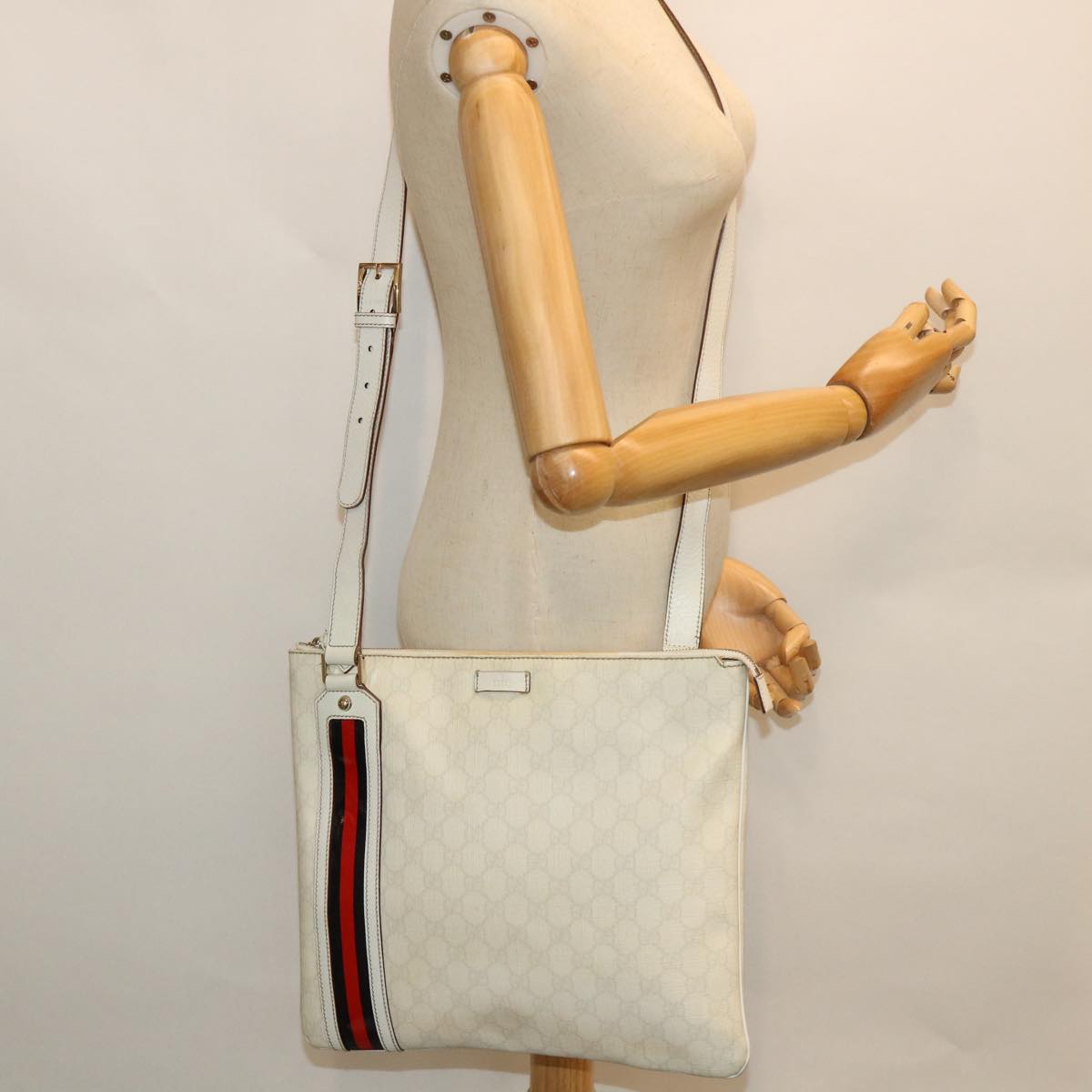 GUCCI GG Canvas Sherry Line Shoulder Bag White Red Navy 152608 Auth yk8621