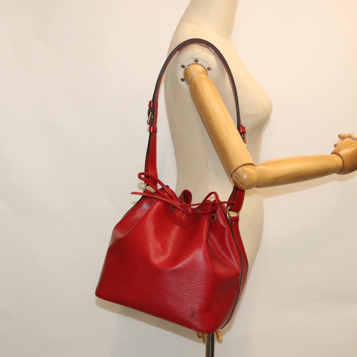 LOUIS VUITTON Epi Petit Noe Shoulder Bag Red M44107 LV Auth yk8739