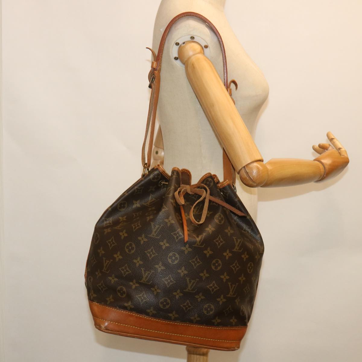 LOUIS VUITTON Monogram Noe Shoulder Bag M42224 LV Auth yk8747