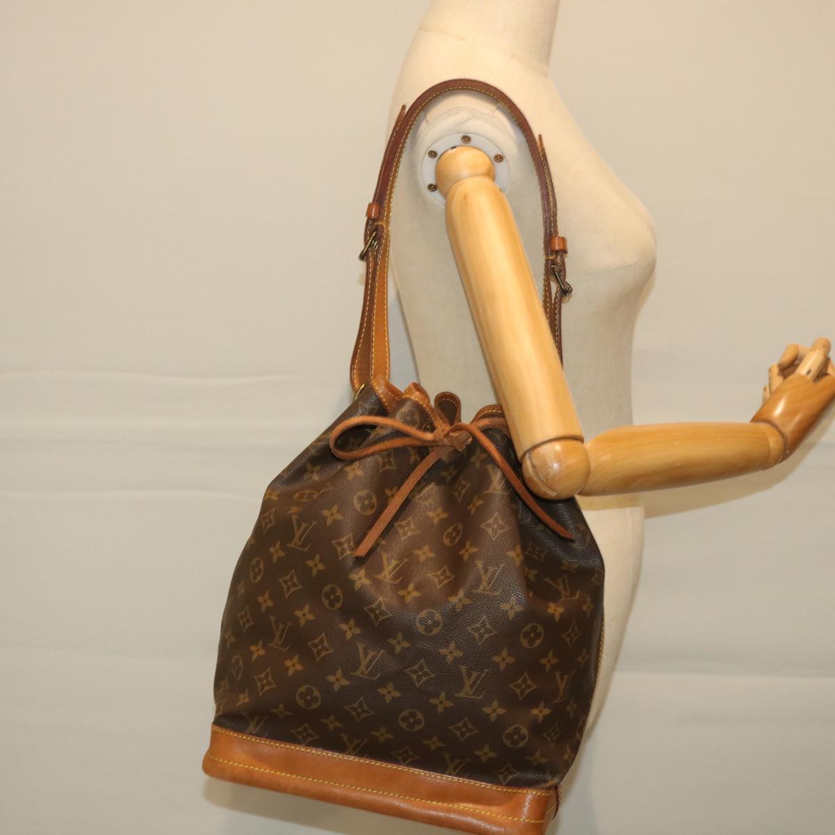 LOUIS VUITTON Monogram Noe Shoulder Bag M42224 LV Auth yk9174