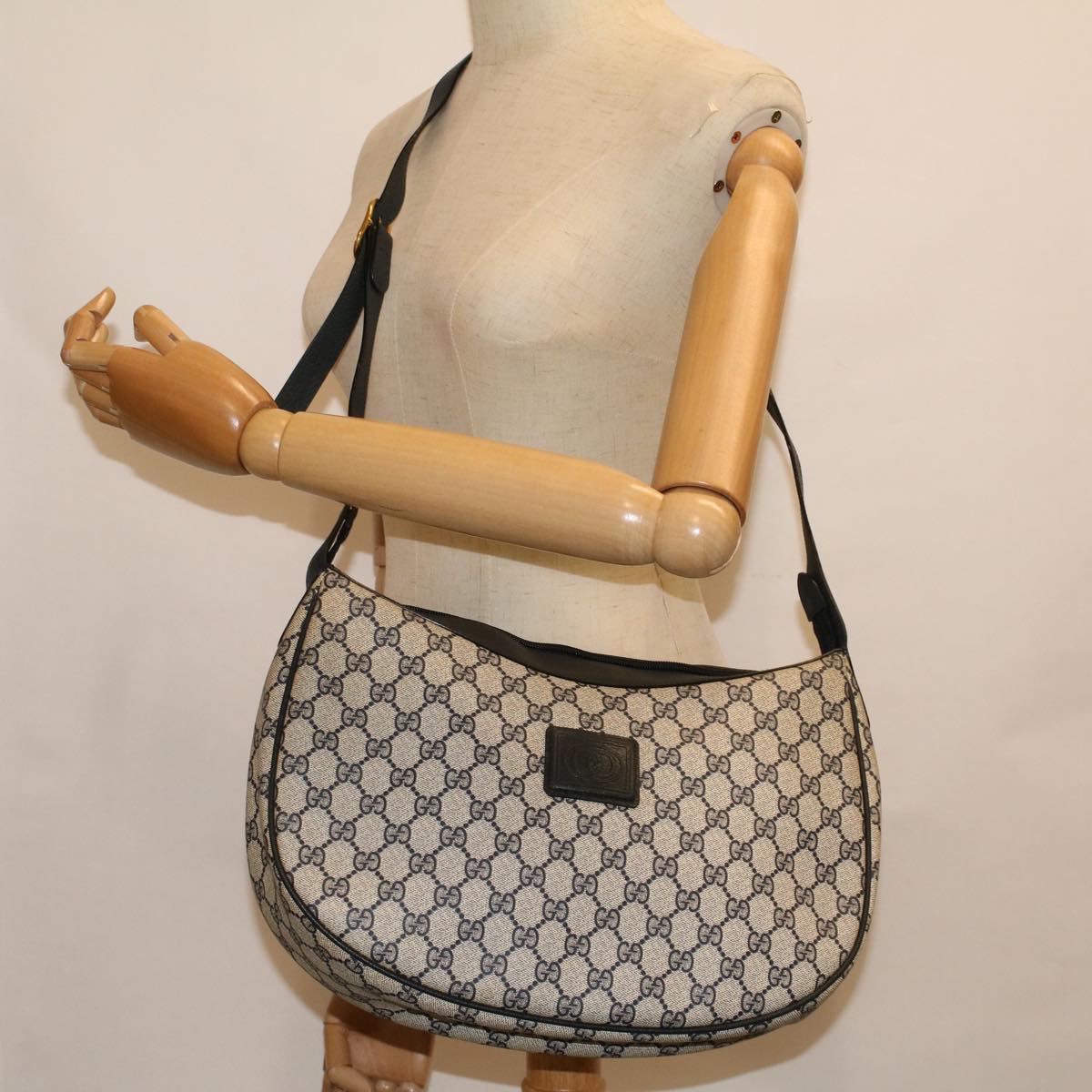 GUCCI GG Canvas Shoulder Bag PVC Leather Navy Auth yk9202