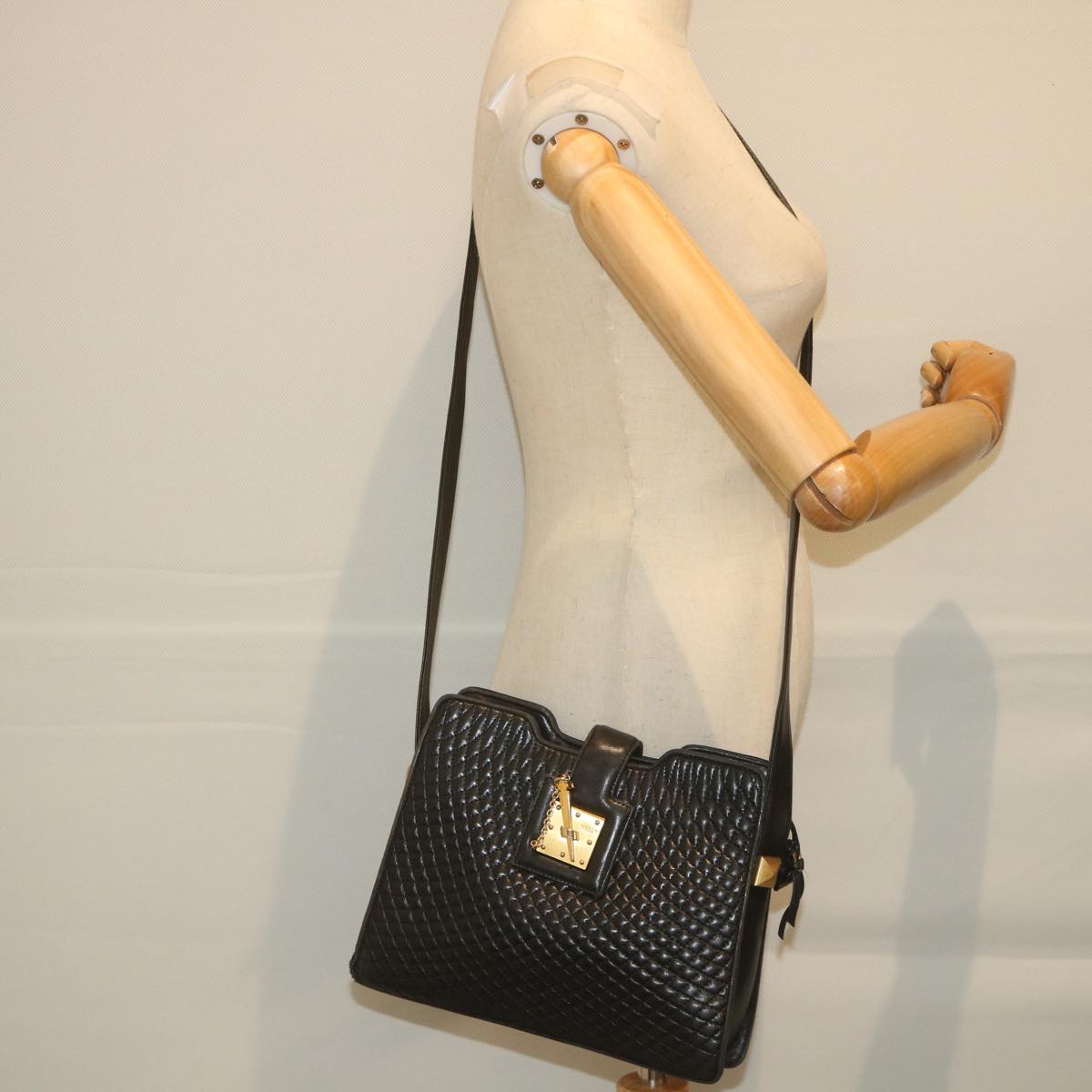 BALLY Quilted Shoulder Bag Leather Black Auth yk9292