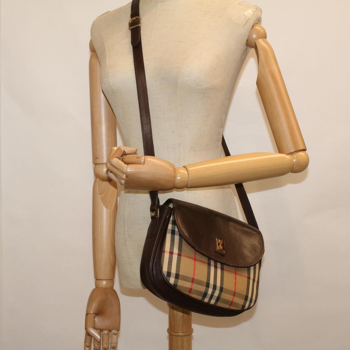 BURBERRY Nova Check Shoulder Bag Canvas Beige Auth yk9294