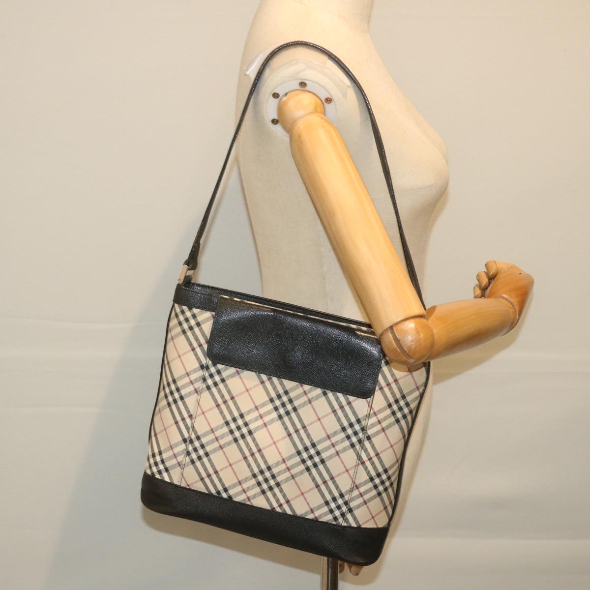 BURBERRY Nova Check Shoulder Bag Nylon Canvas Beige Auth yk9422