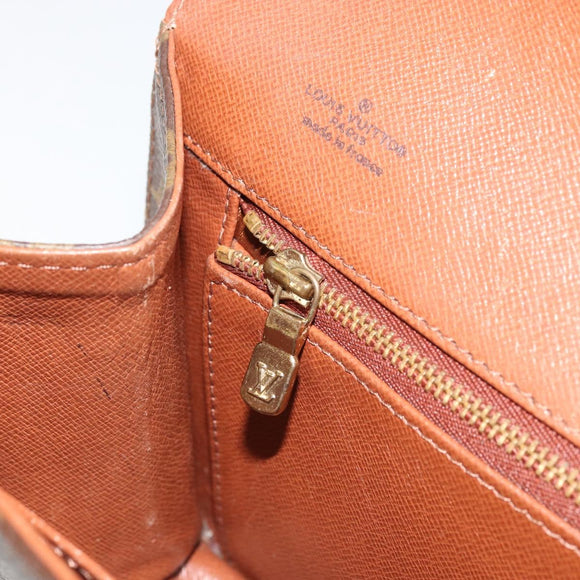 LOUIS VUITTON Monogram Pochette Dam PM Clutch Bag M51812 LV Auth YKZ1212