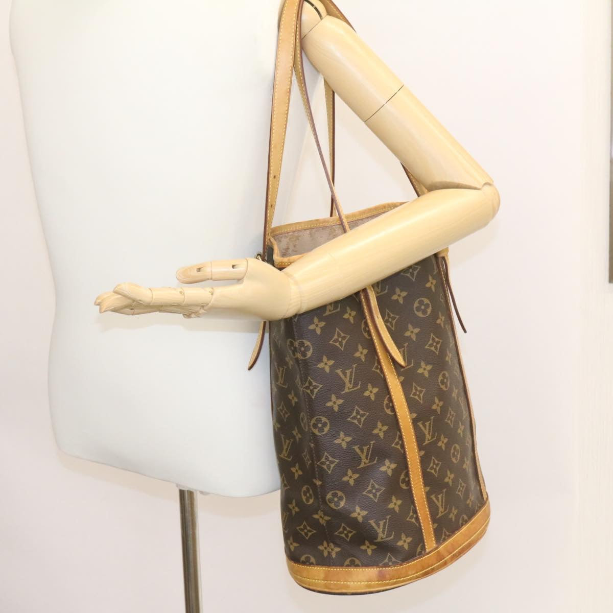 LOUIS VUITTON Monogram Bucket GM Shoulder Bag M42236 LV Auth 26903