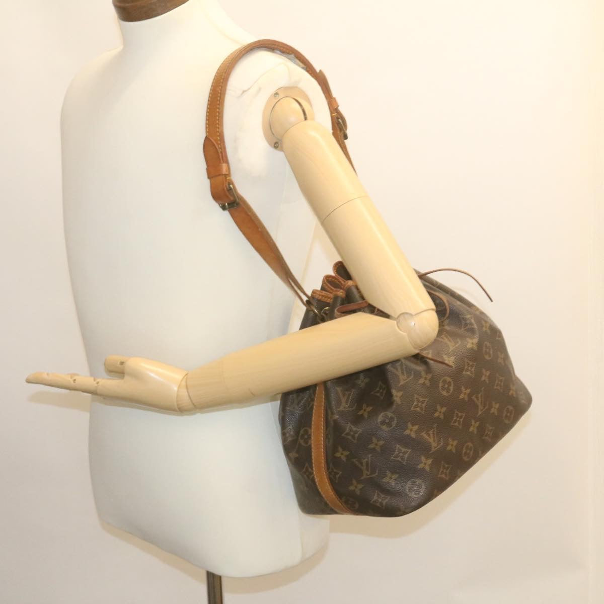 LOUIS VUITTON Monogram Petit Noe Shoulder Bag M42226 LV Auth 28502