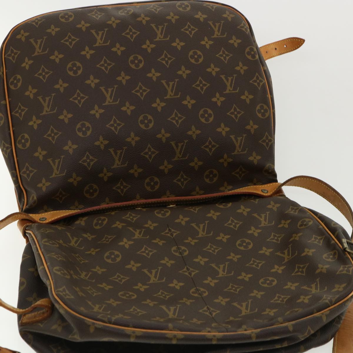 LOUIS VUITTON Monogram Saumur 35 Shoulder Bag M42254 LV Auth 28705