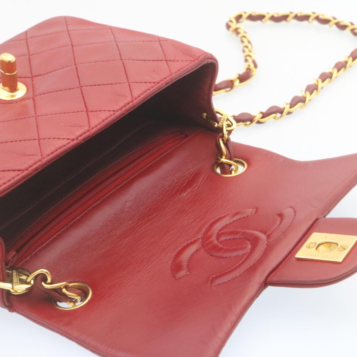 CHANEL Matelasse Chain Flap Shoulder Bag Lamb Skin Turn Lock Red CC Auth 29038