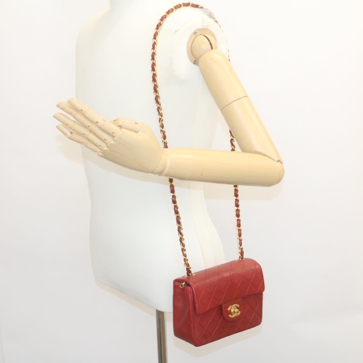 CHANEL Matelasse Chain Flap Shoulder Bag Lamb Skin Turn Lock Red CC Auth 29038