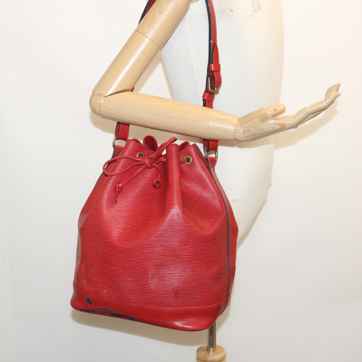 LOUIS VUITTON Epi Noe Shoulder Bag Red M44007 LV Auth 29837