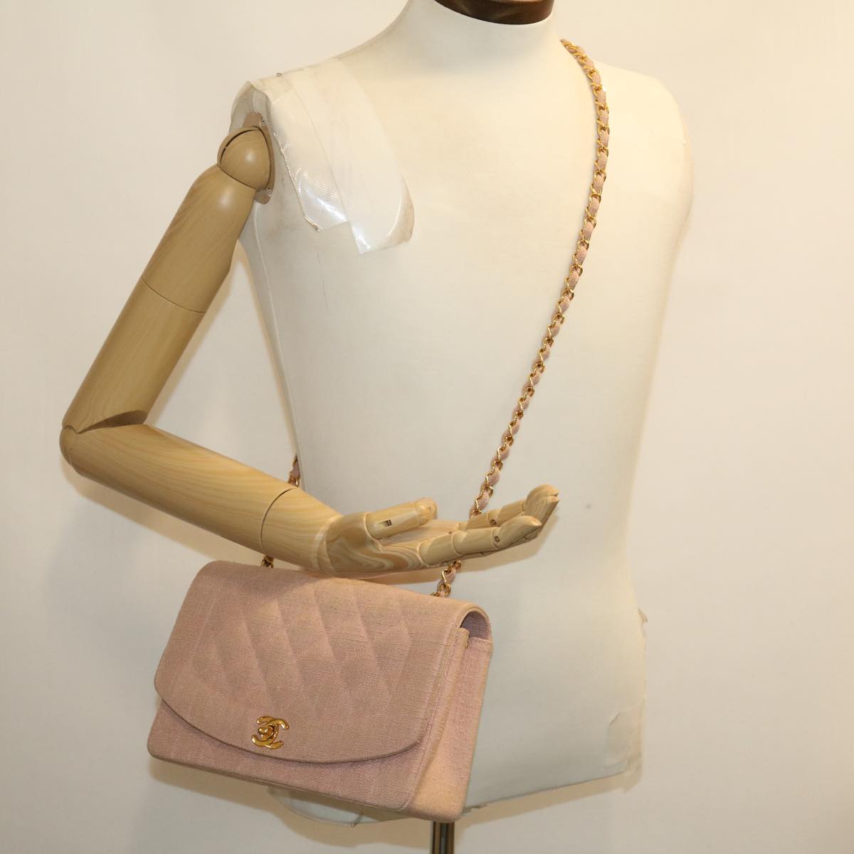 CHANEL Matelasse Turn Lock Chain Diana Shoulder Bag Canvas Pink CC Auth 29889A