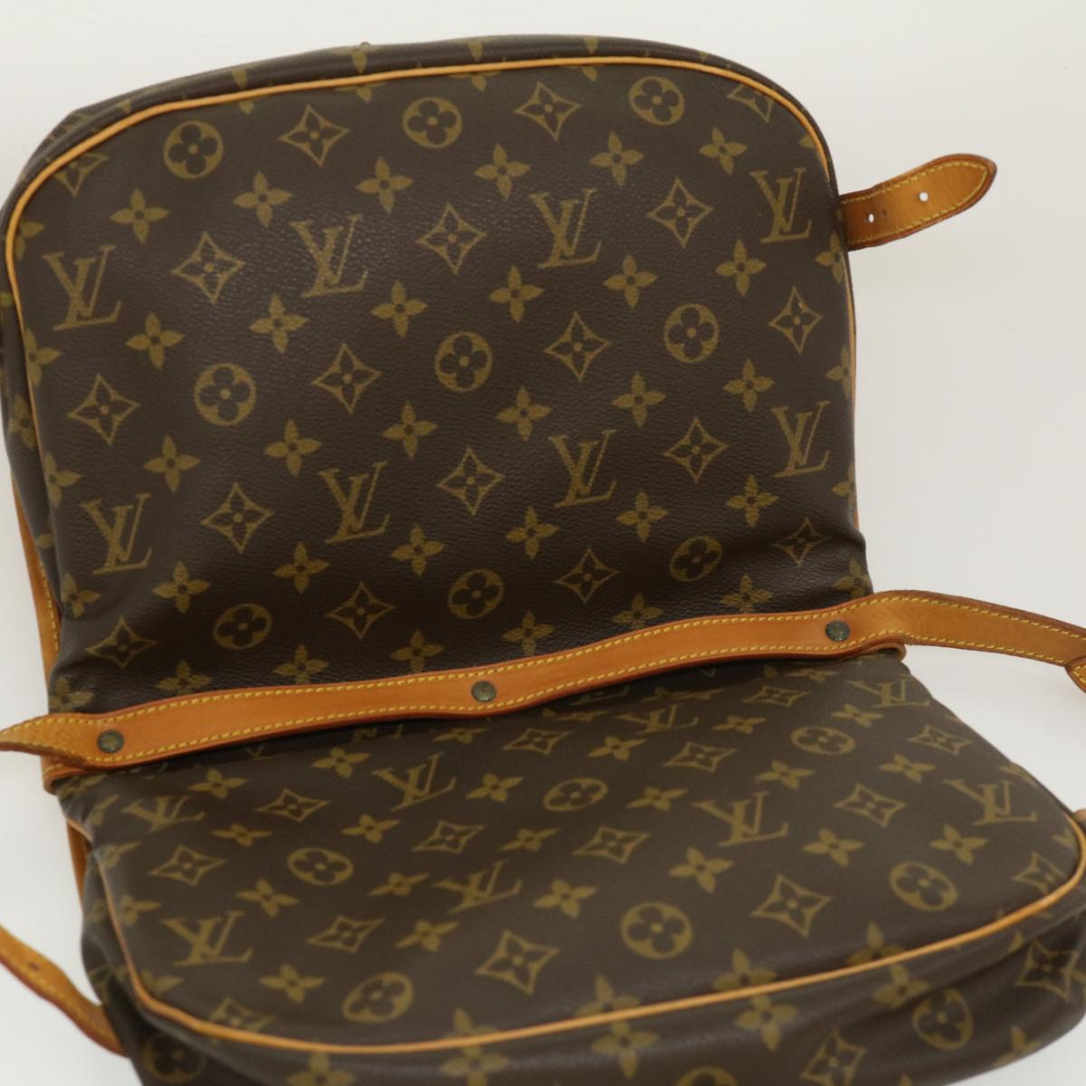 LOUIS VUITTON Monogram Saumur 30 Shoulder Bag M42256 LV Auth 29987