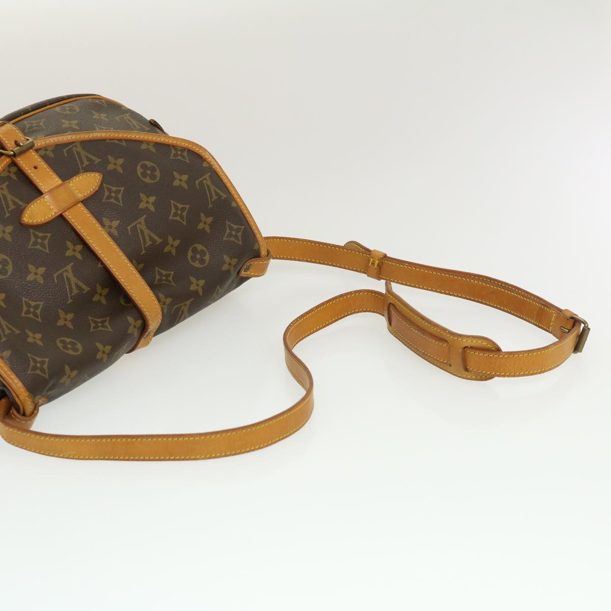 LOUIS VUITTON Monogram Saumur 30 Shoulder Bag M42256 LV Auth 29987