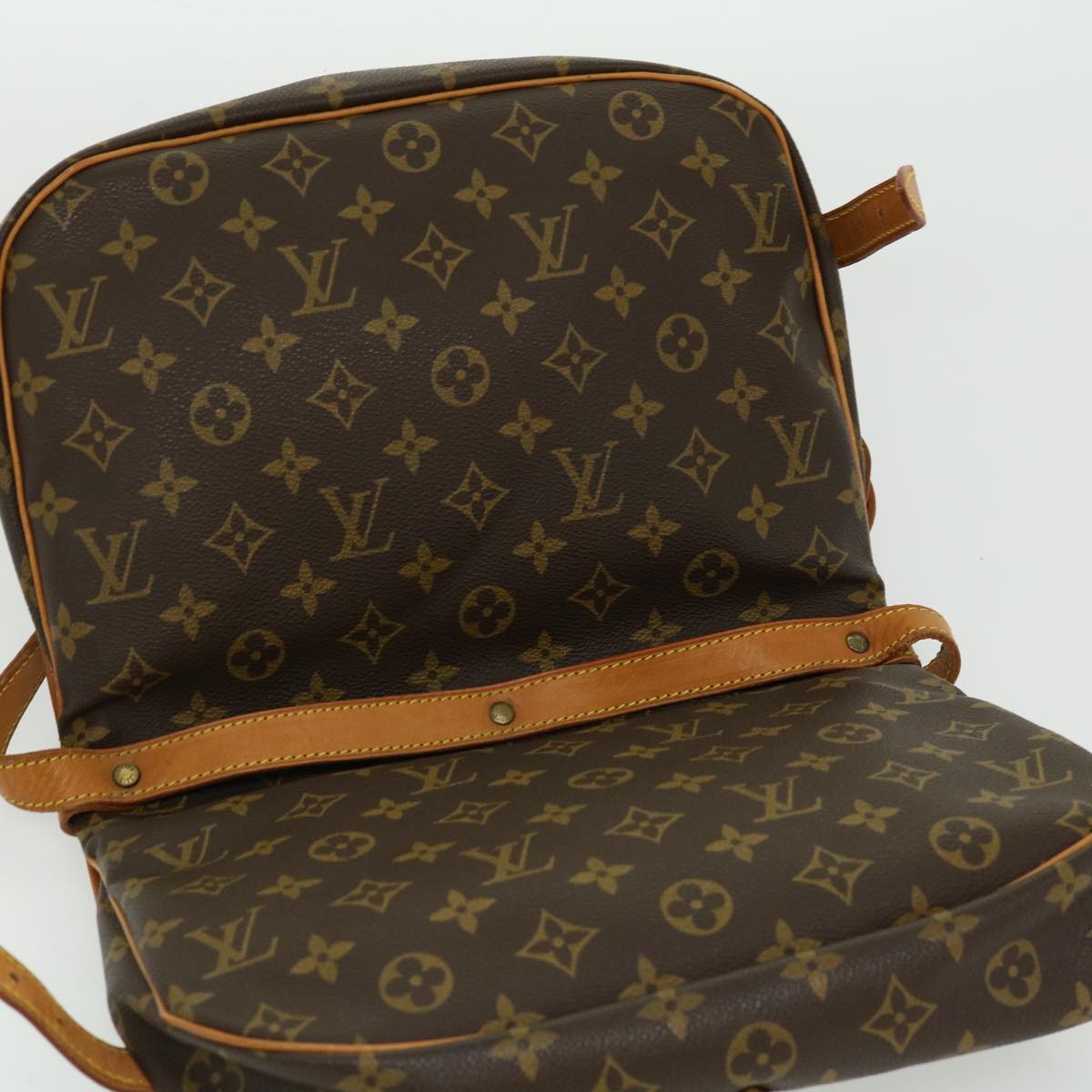 LOUIS VUITTON Monogram Saumur 30 Shoulder Bag M42256 LV Auth 30003