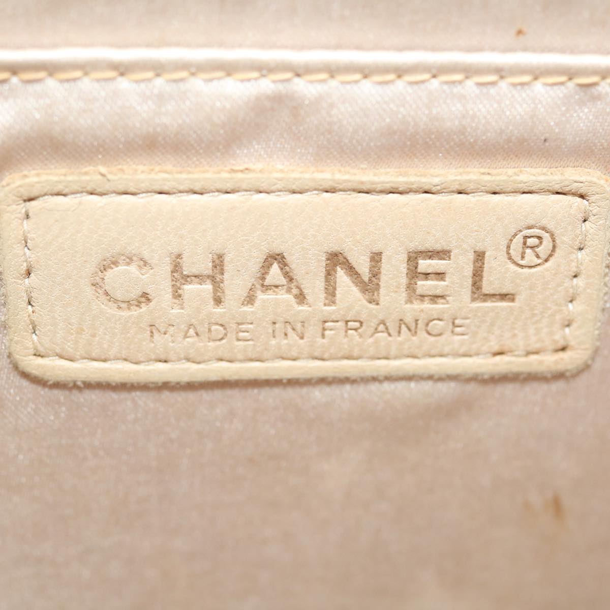 CHANEL Travel Line Choco Bar Shoulder Bag White CC Auth 30064A