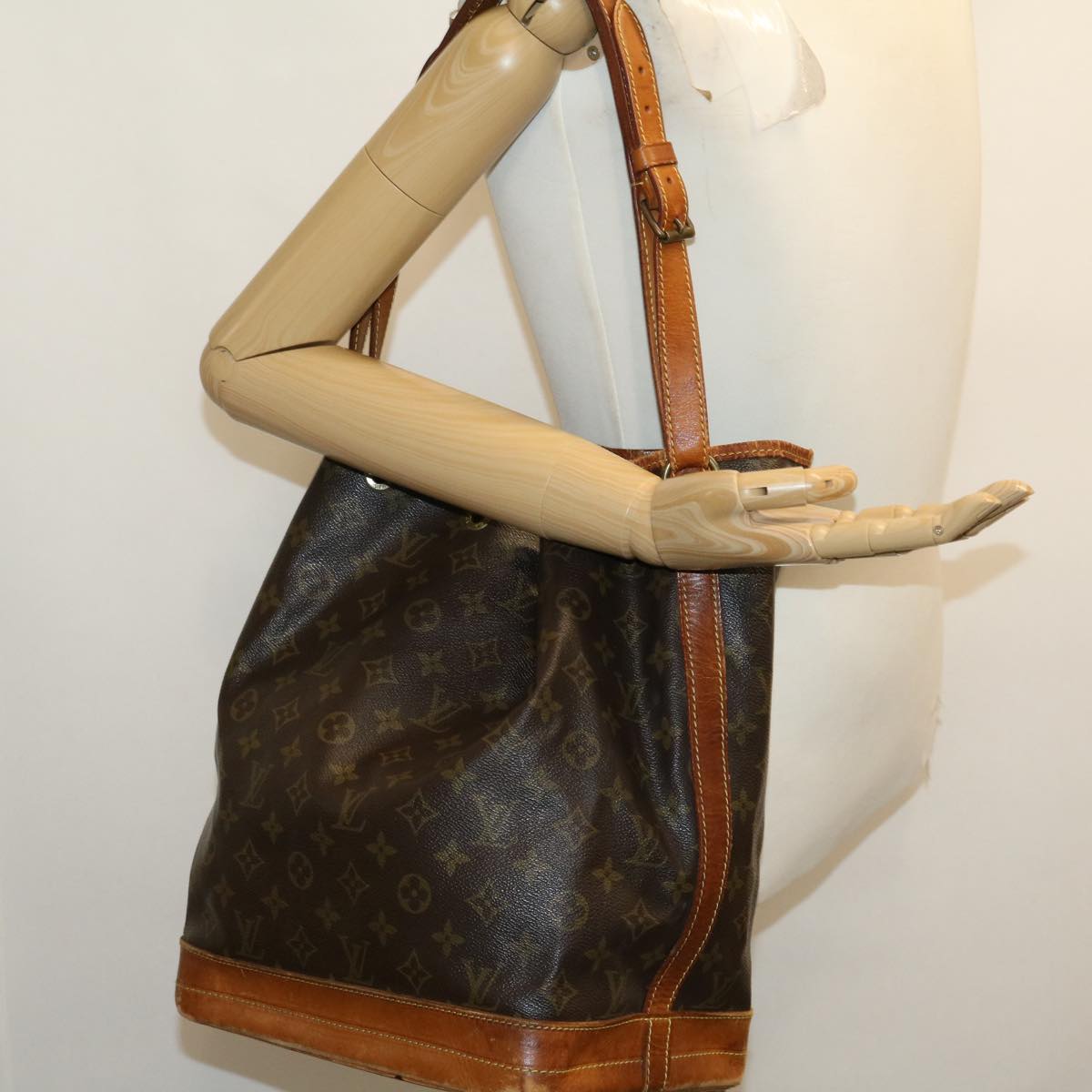 LOUIS VUITTON Monogram Noe Shoulder Bag M42224 LV Auth 30408