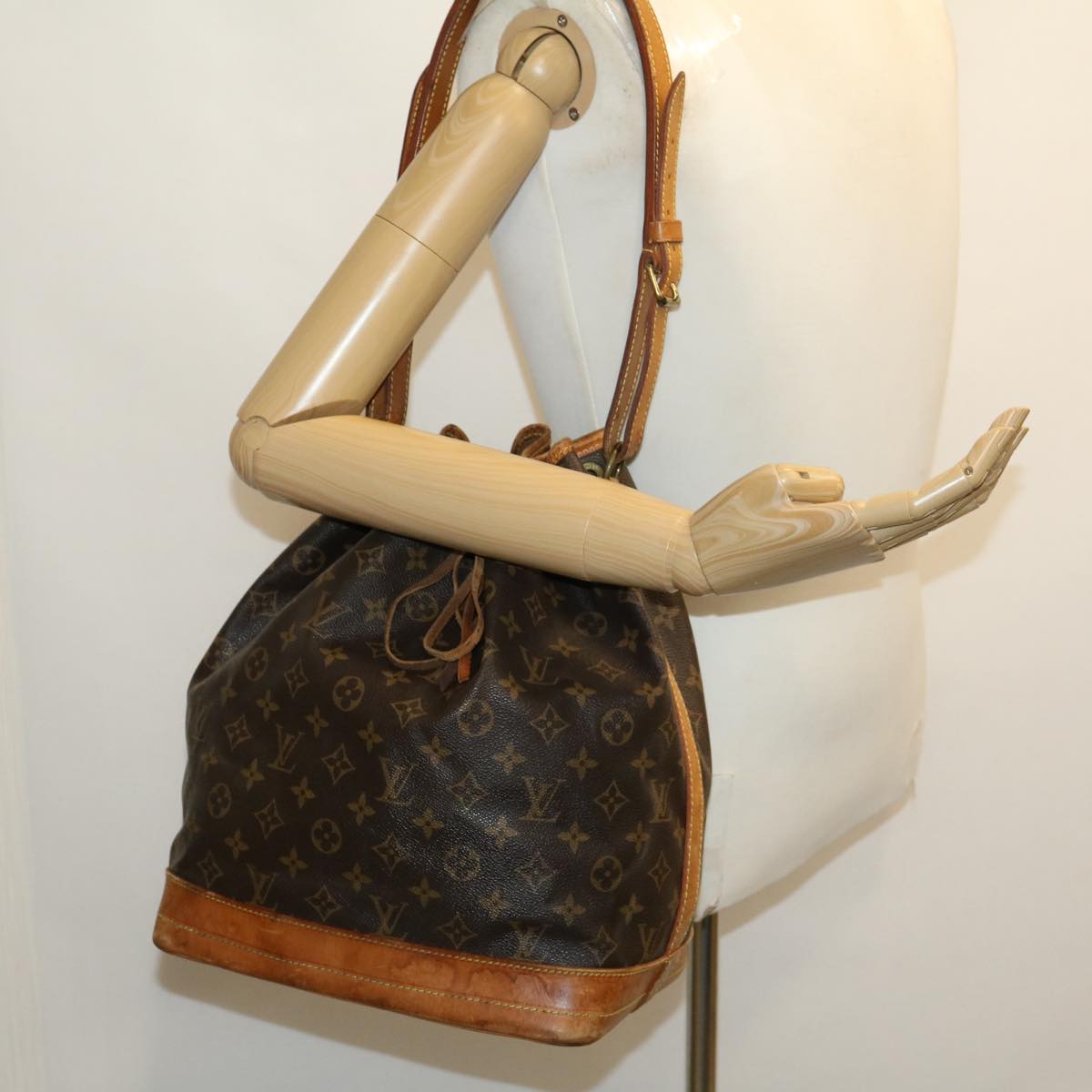 LOUIS VUITTON Monogram Noe Shoulder Bag M42224 LV Auth 30777