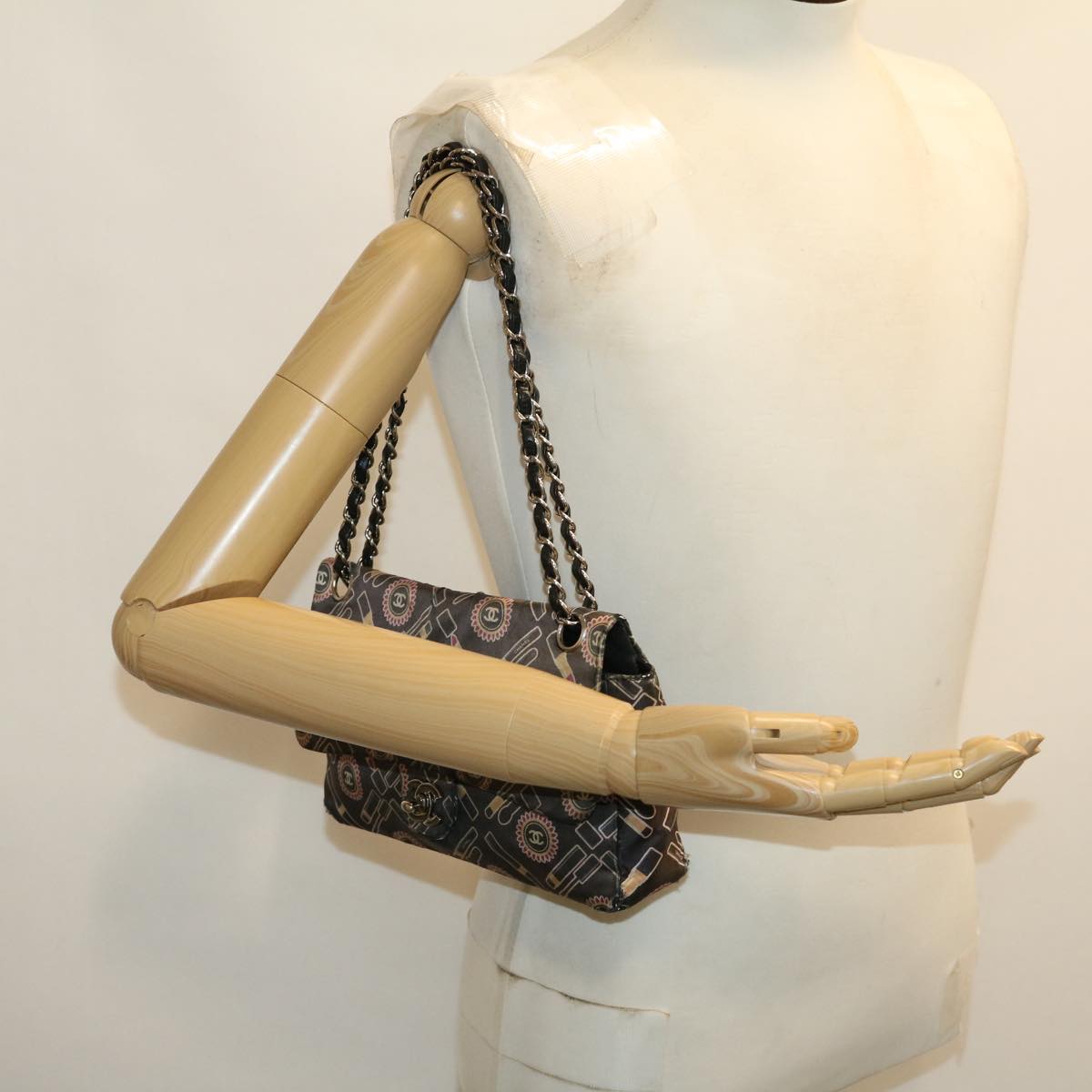 CHANEL Lip Chain Turn Lock Shoulder Bag Satin Black CC Auth 30892