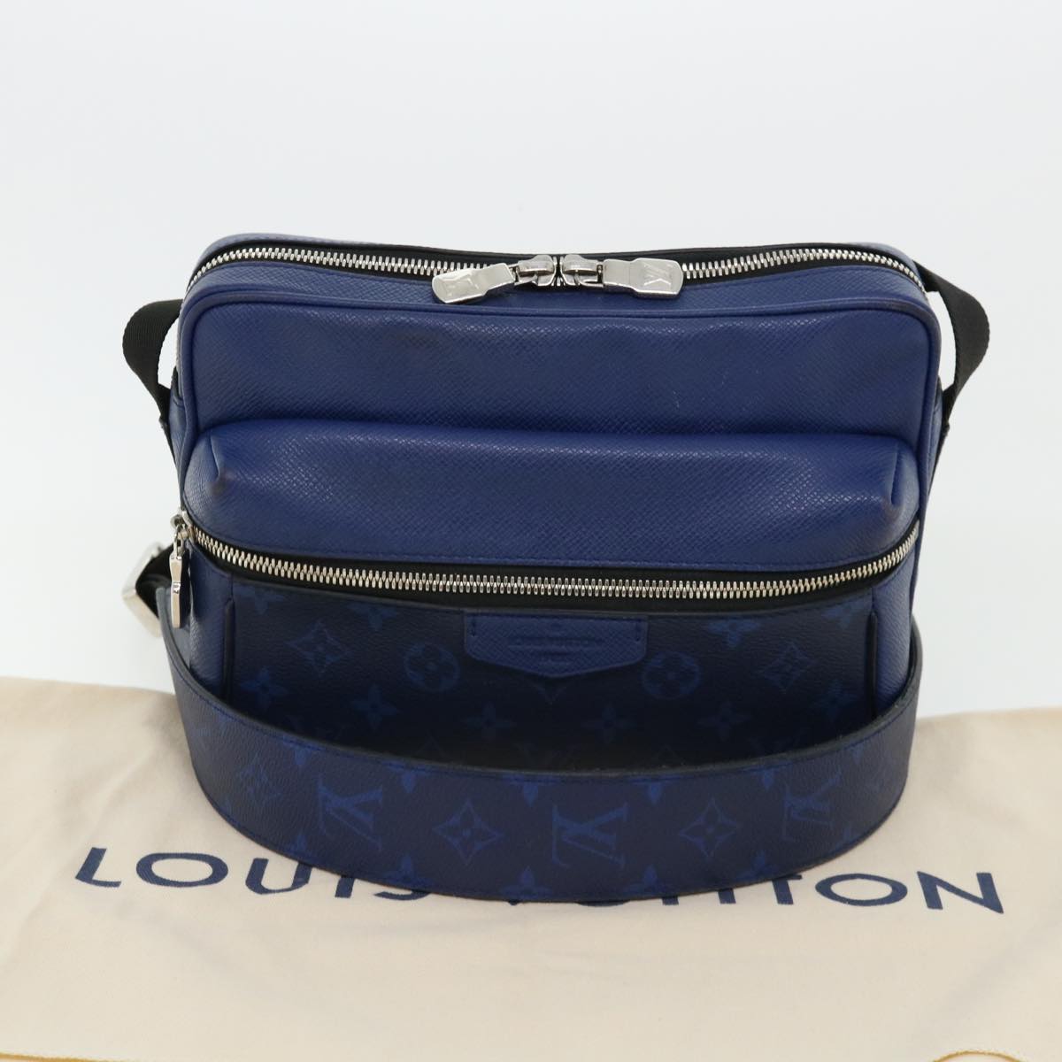 LOUIS VUITTON Taigalama Outdoor messengerPM Shoulder Bag Blue M30242 Auth 31392A