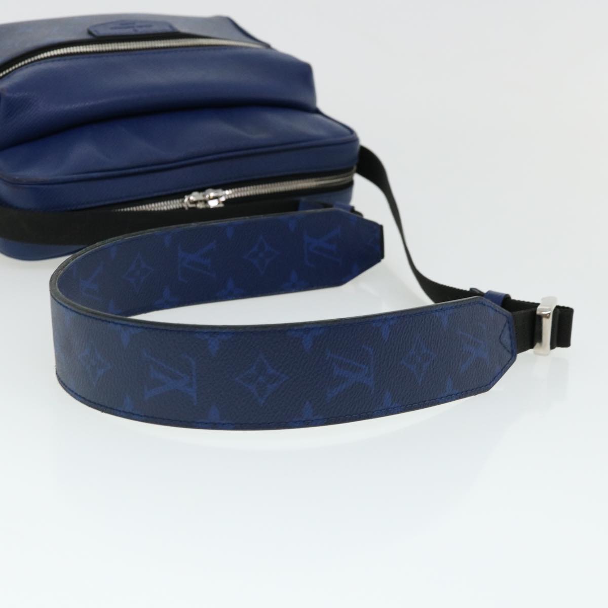 LOUIS VUITTON Taigalama Outdoor messengerPM Shoulder Bag Blue M30242 Auth 31392A