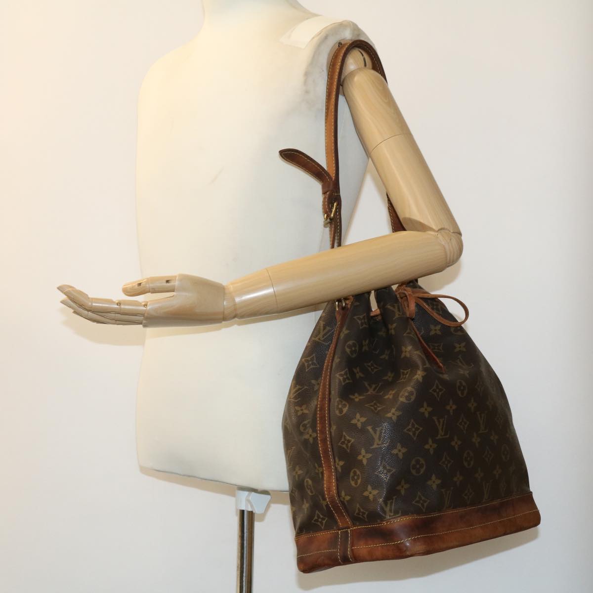 LOUIS VUITTON Monogram Noe Shoulder Bag M42224 LV Auth 31665