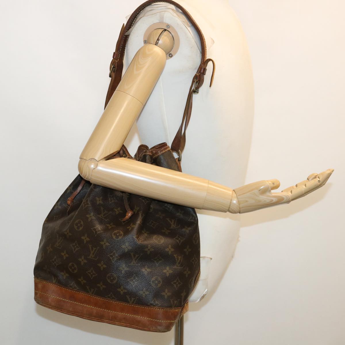 LOUIS VUITTON Monogram Noe Shoulder Bag M42224 LV Auth 31903