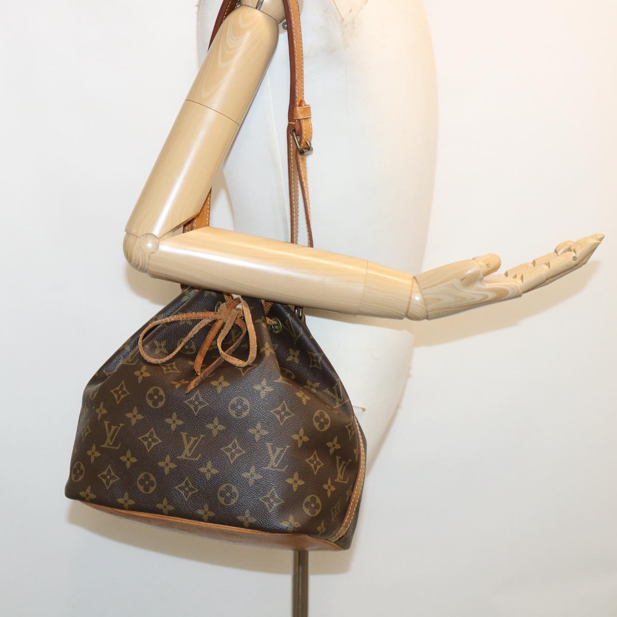 LOUIS VUITTON Monogram Petit Noe Shoulder Bag M42226 LV Auth 31912