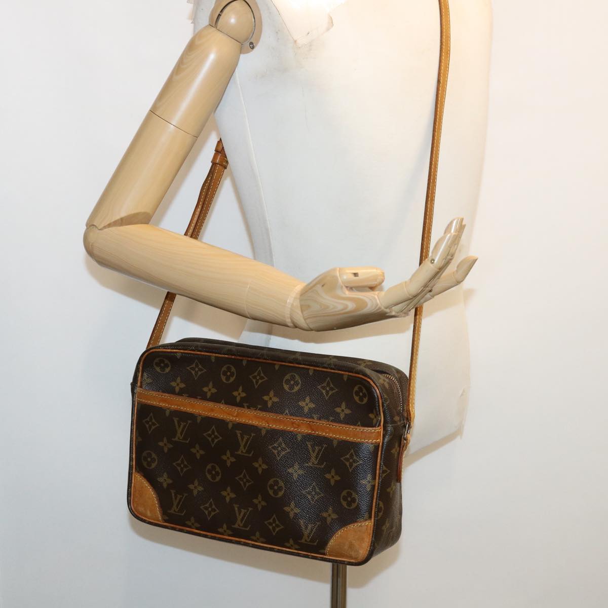 LOUIS VUITTON Monogram Trocadero 30 Shoulder Bag M51272 LV Auth 32043