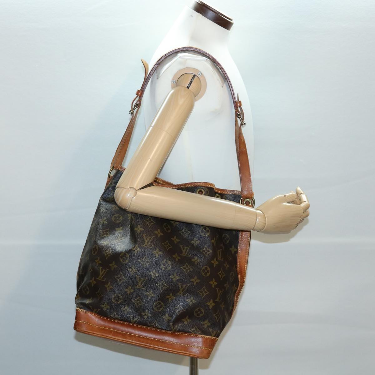 LOUIS VUITTON Monogram Noe Shoulder Bag M42224 LV Auth 32120