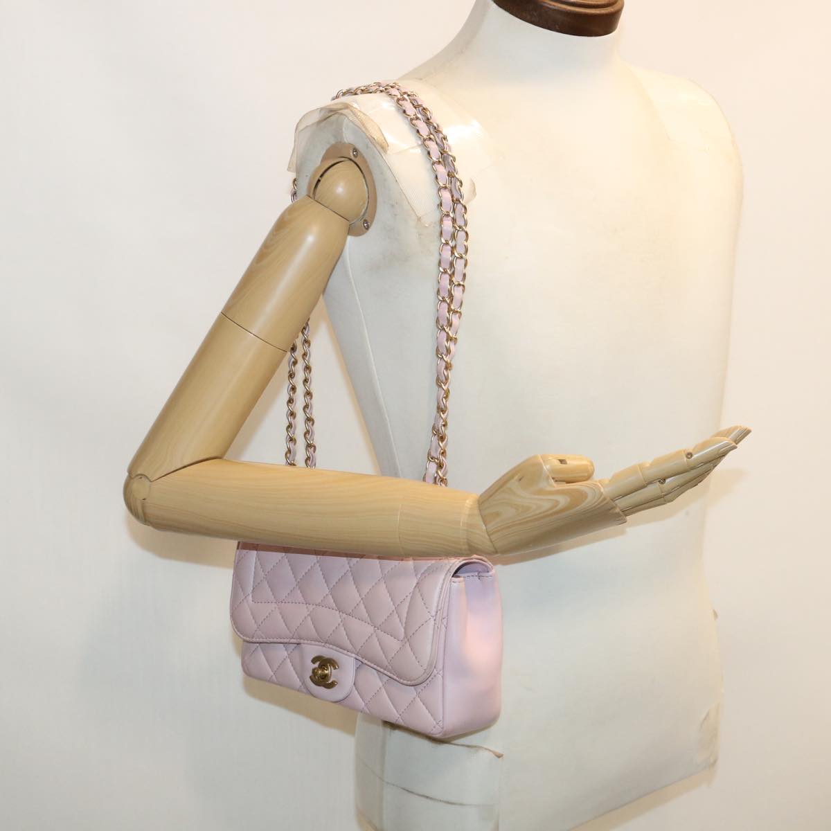 CHANEL Matelasse Turn Lock Chain Shoulder Bag Lamb Skin Pink CC Auth 32151A