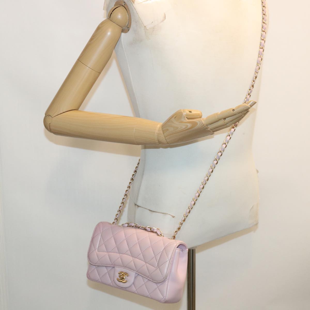 CHANEL Matelasse Turn Lock Chain Shoulder Bag Lamb Skin Pink CC Auth 32151A