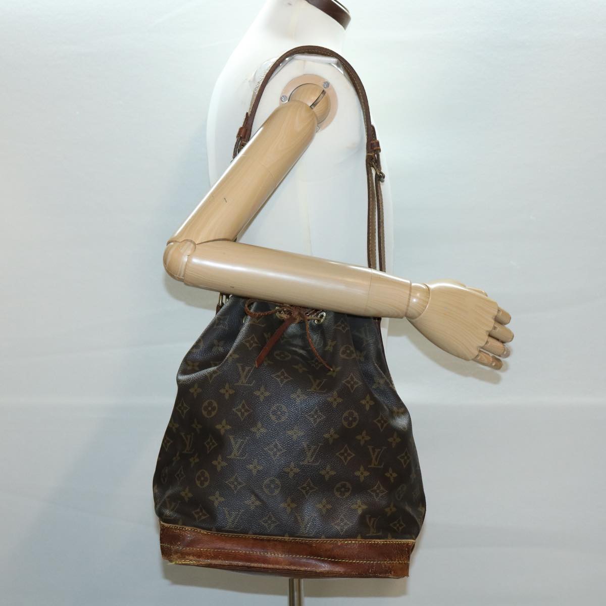 LOUIS VUITTON Monogram Noe Shoulder Bag M42224 LV Auth 32194