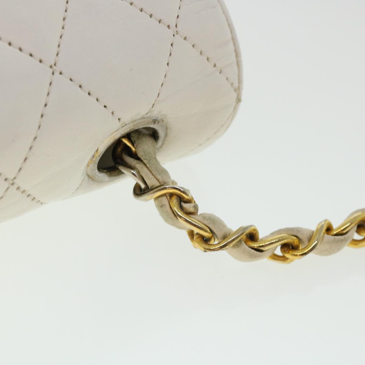 CHANEL Matelasse Chain Turn Lock Shoulder Bag Lamb Skin White CC Auth 32234A