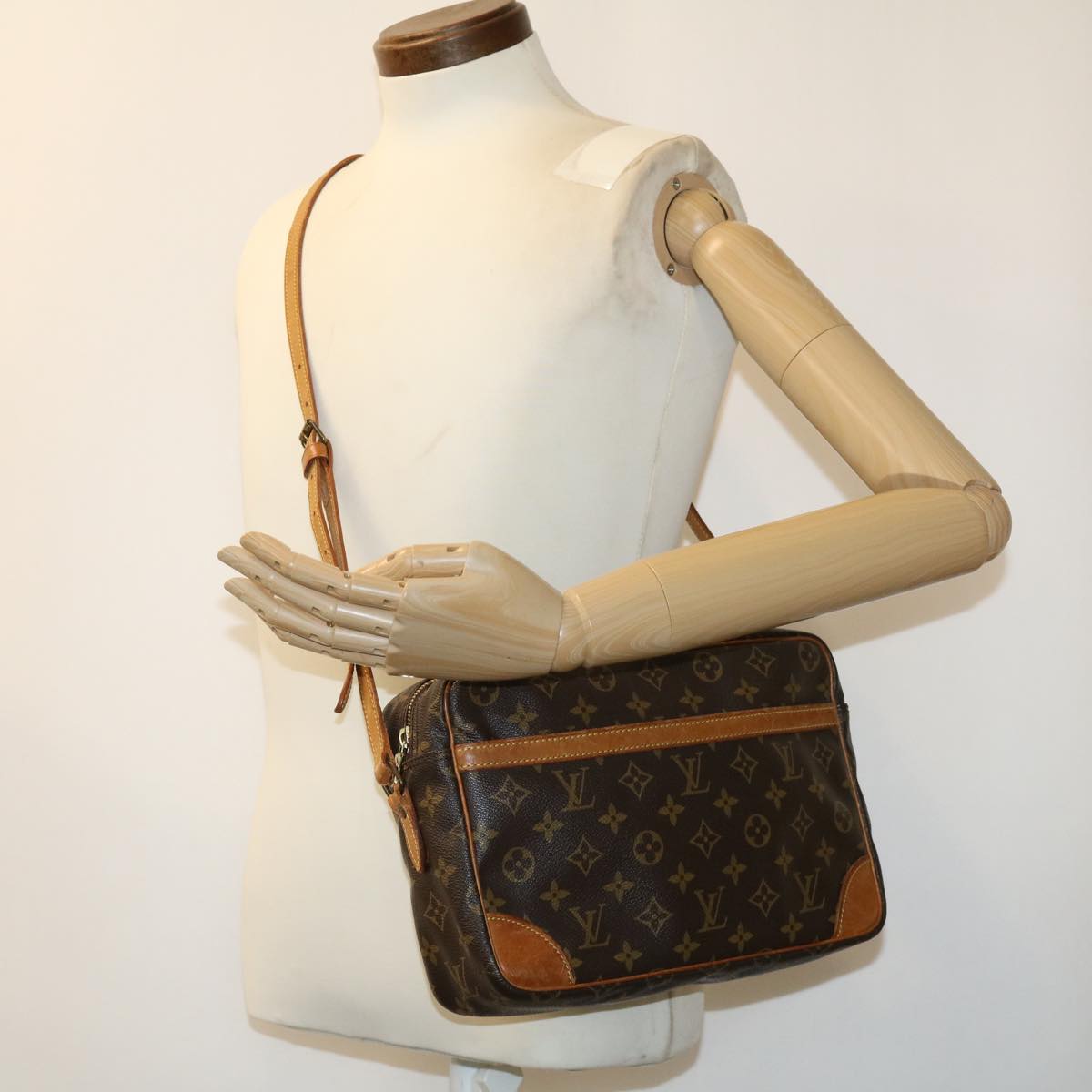 LOUIS VUITTON Monogram Trocadero 30 Shoulder Bag M51272 LV Auth 32267