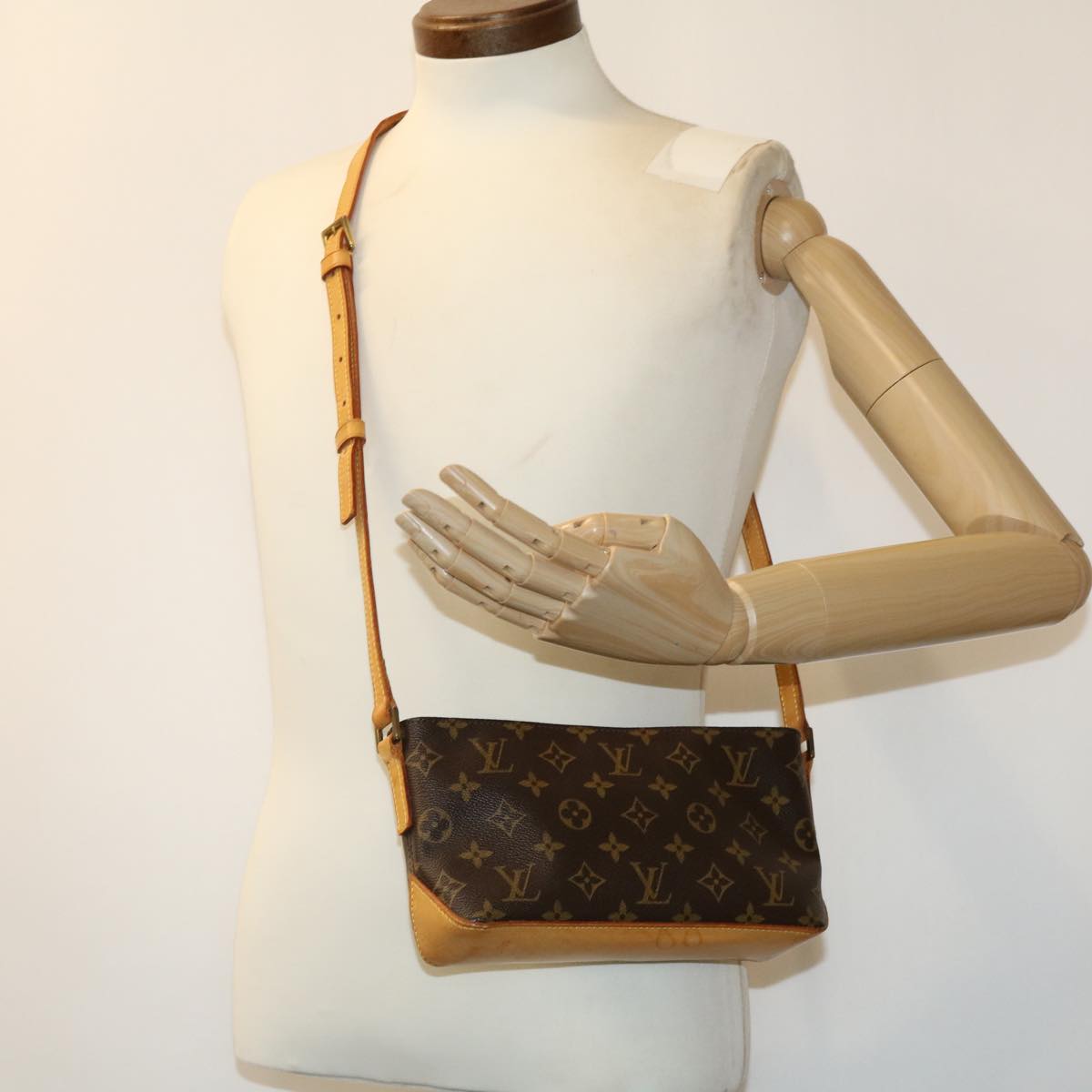 LOUIS VUITTON Monogram Trotteur Shoulder Bag M51240 LV Auth 32307