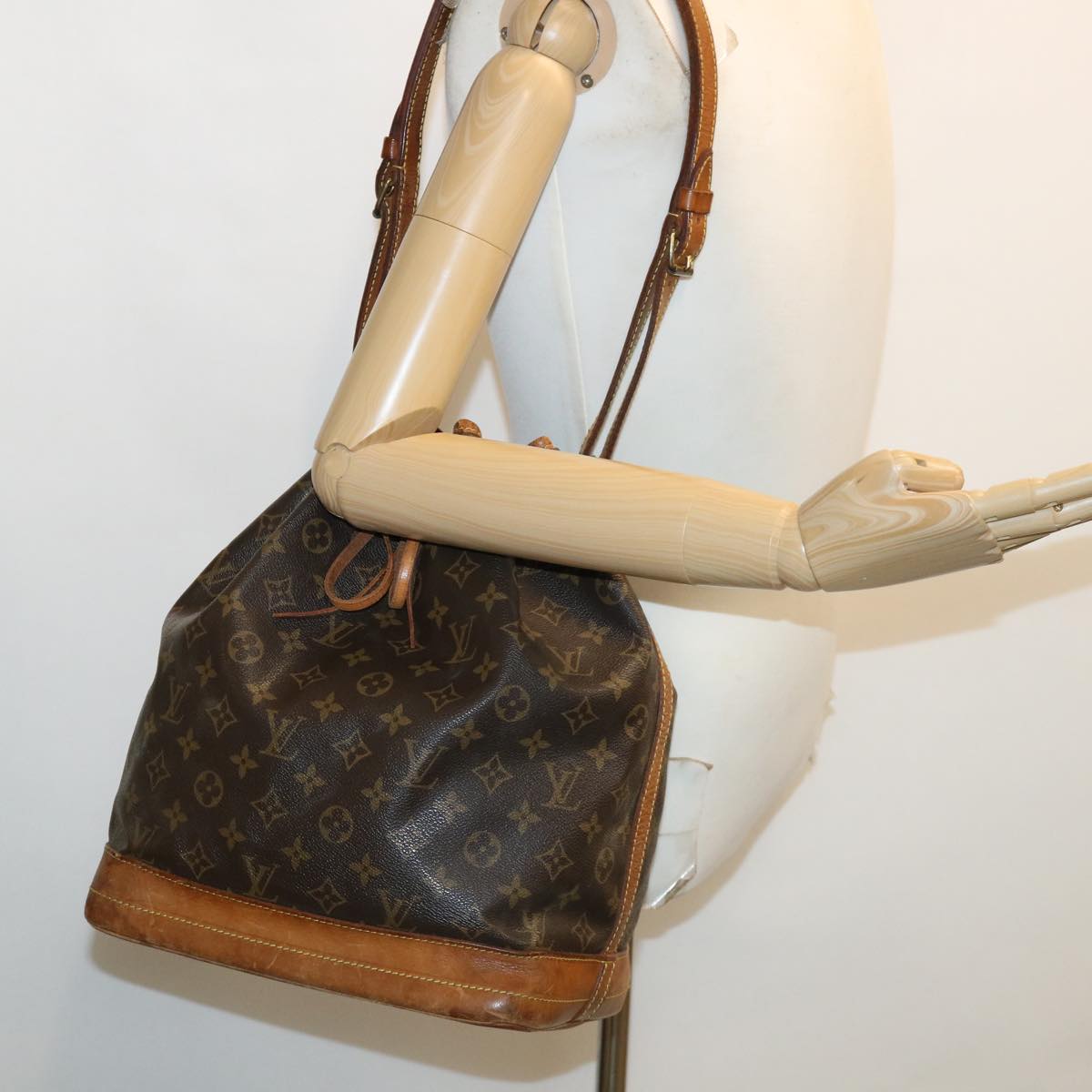 LOUIS VUITTON Monogram Noe Shoulder Bag M42224 LV Auth 32314