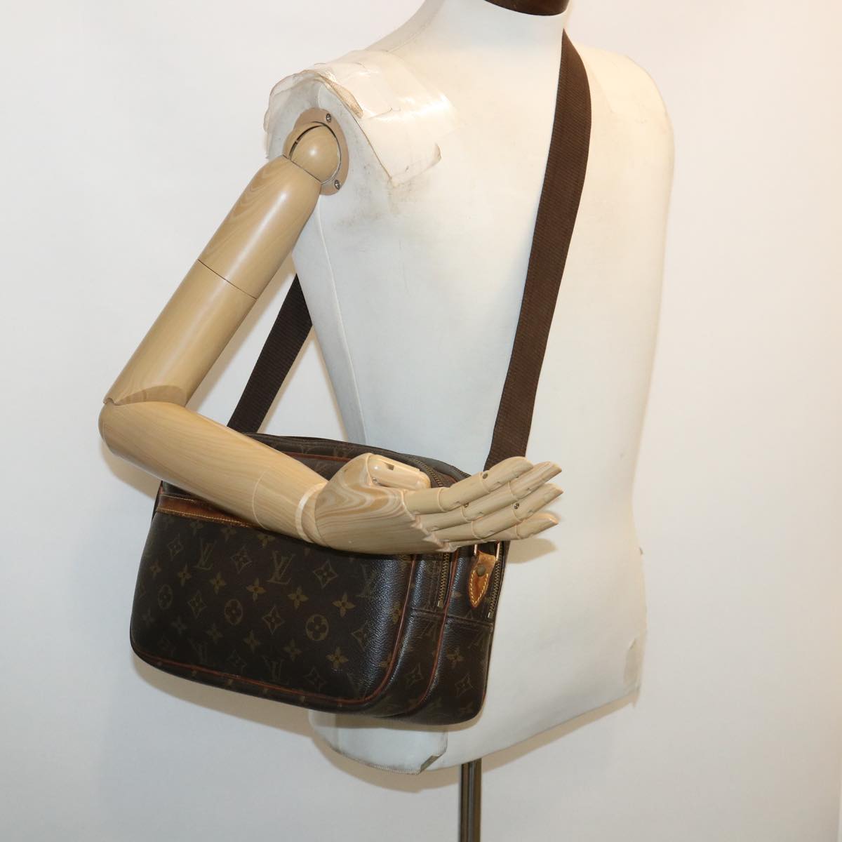 LOUIS VUITTON Monogram Reporter PM Shoulder Bag M45254 LV Auth 32425