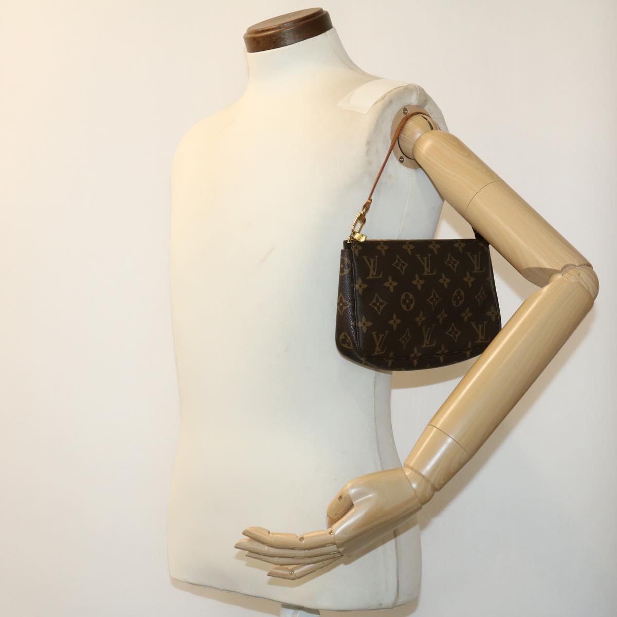 LOUIS VUITTON Monogram Pochette Accessoires Pouch M51980 LV Auth 32623