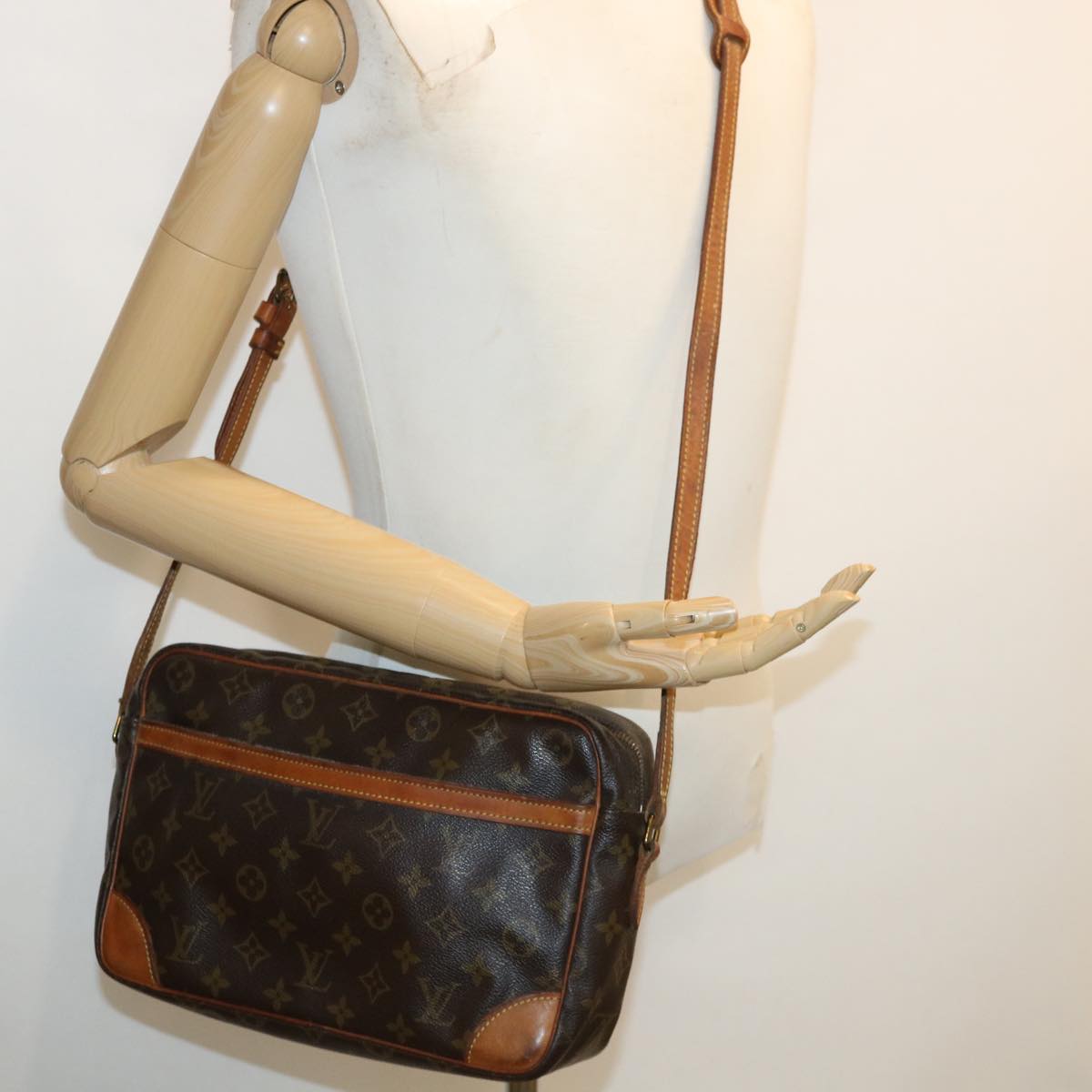 LOUIS VUITTON Monogram Trocadero 30 Shoulder Bag M51272 LV Auth 32750